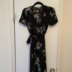 🌺 CUTE H&M Black Floral Spring Dress, perfect for any causal occasion!
